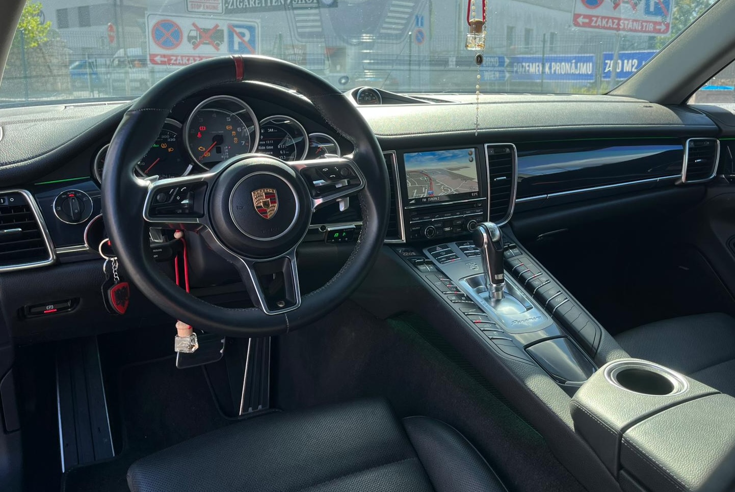 PORSCHE PANAMERA 4S | ČESKÉ OJETÉ AUTO | V6 BITURBO 480 KONÍ | ČERNÁ S ČERNOU KŮŽÍ | MAX VÝBAVA | PRAVIDELNÝ SERVIS | SUPER CENA | AUTOiBUY